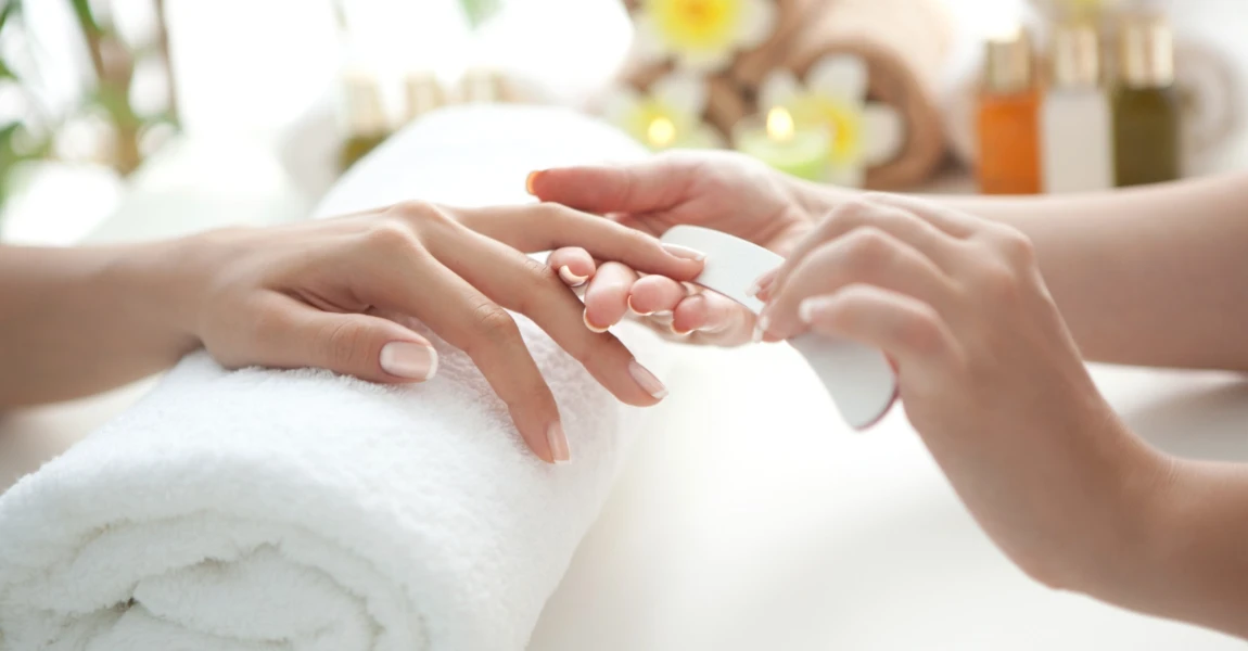 Cuidados ao Frequentar Serviços de Manicure e Pedicure